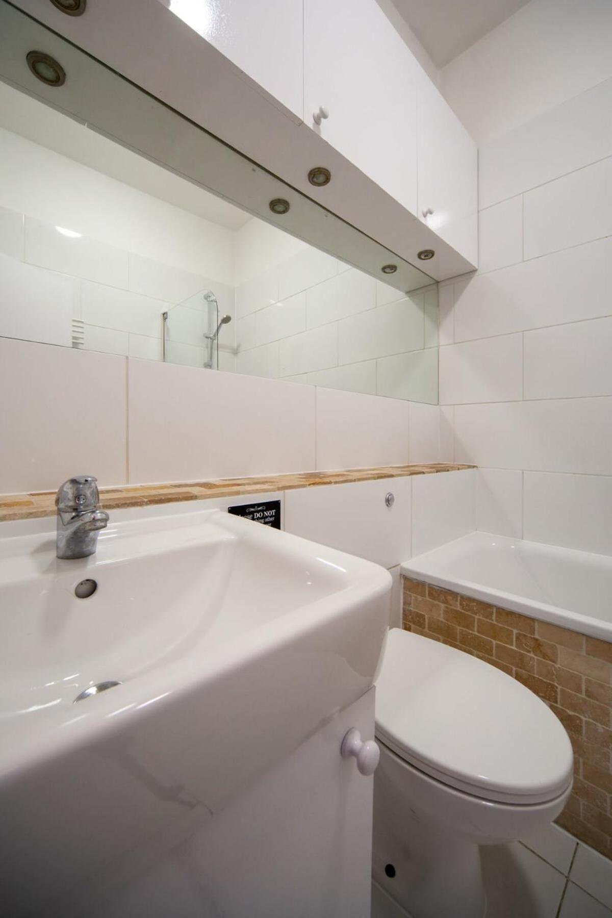 Lovely 2 Bedroom Apartment In Tooting لندن المظهر الخارجي الصورة